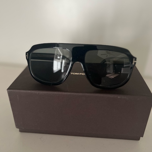 Tom Ford - Picture 2 of 8